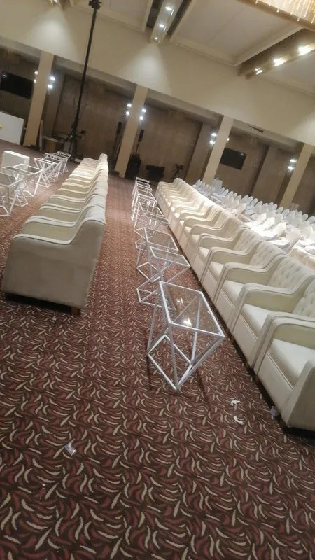 تأجير كنب ثلاثي